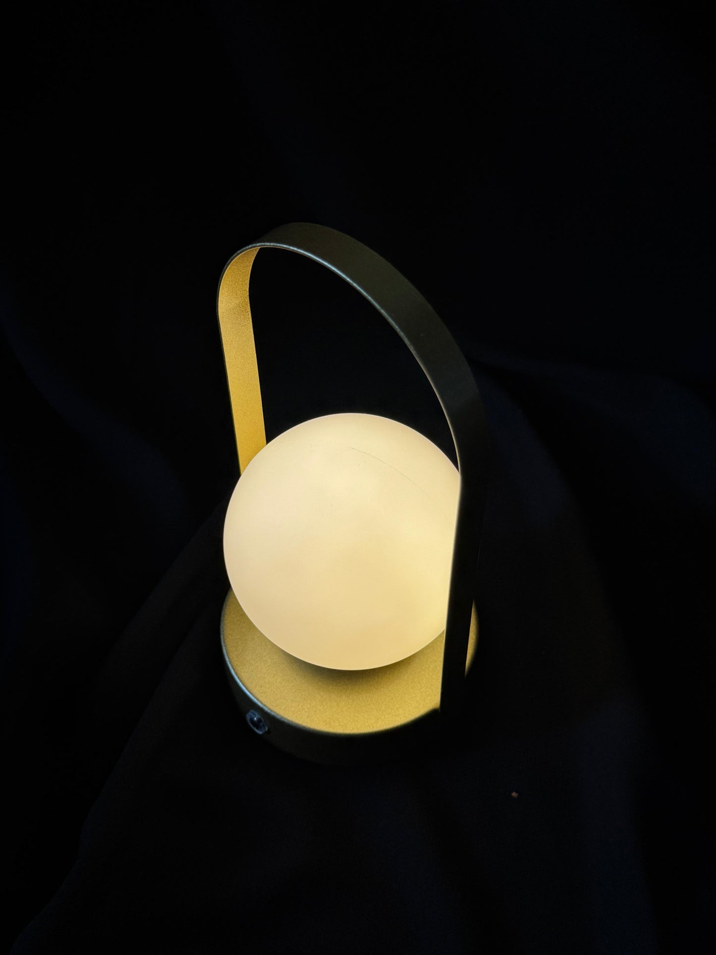 Elegant Touch-Activated Color-Changing Table Lamp – Modern Ambient Lighting