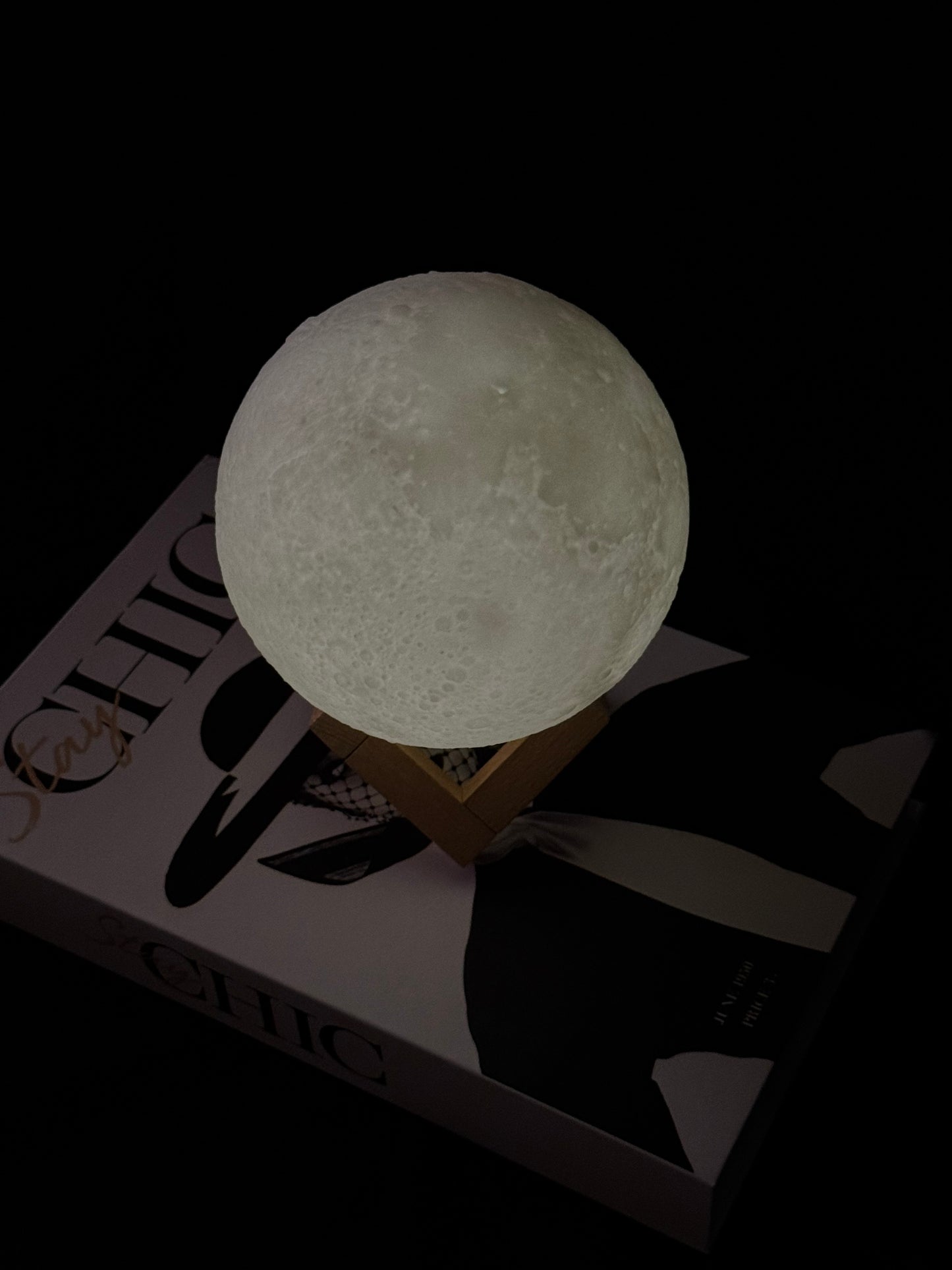 Touch-Activated Color-Changing Moon Light Bulb – Decorative Ambient Lamp
